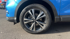 Nissan Qashqai 1.3 DiG-T N-Connecta 5dr [Glass Roof Pack] Petrol Hatchback